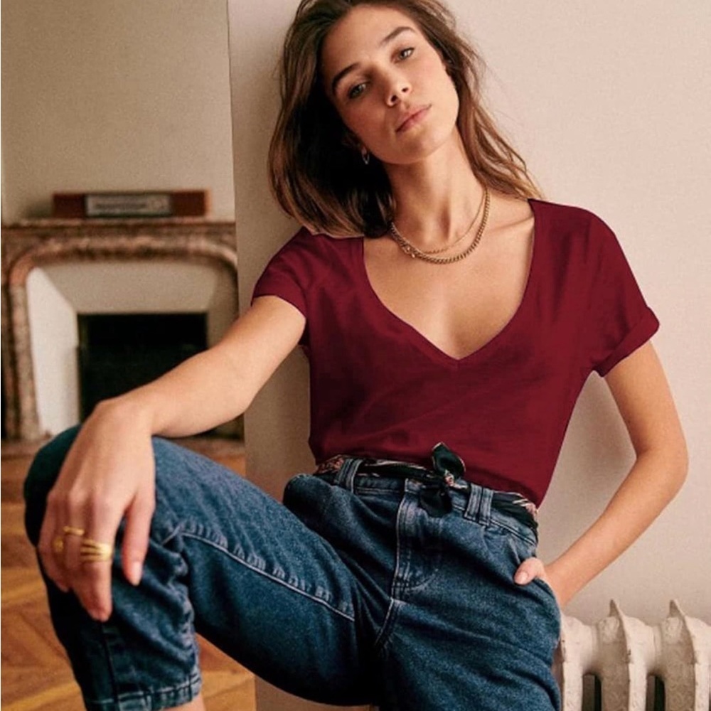 Maroon Deep V-Neck Women's Tee Size XL classic minimalist